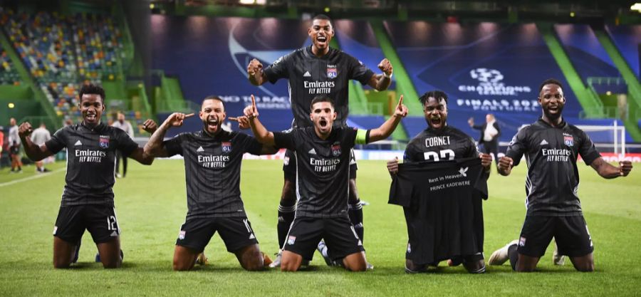 Olympique Lyon jubelt über den Halbfinaleinzug in der Champions League.