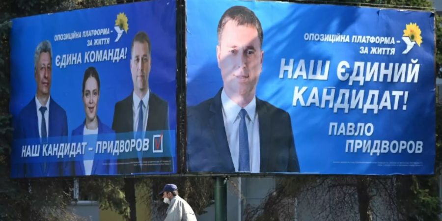 Plakat von Bürgermeisterkandidat Pavlo Pridvorov