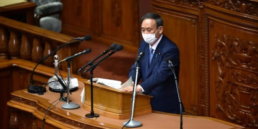 Yoshihide Suga im Parlament in Tokio