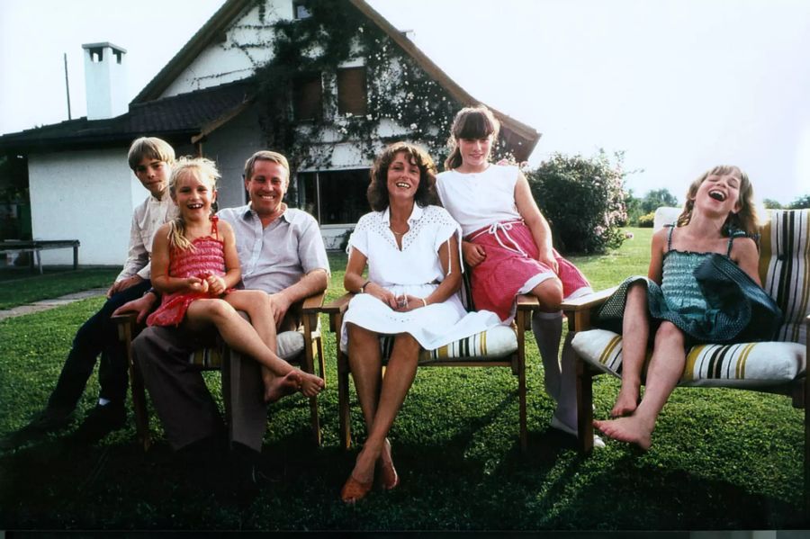 Aus dem Familienalbum: Christoph und Silvia Blocher mit den Kindern Markus, Rahel, Magdalena und Miriam in einer Aufnahme von 1983.