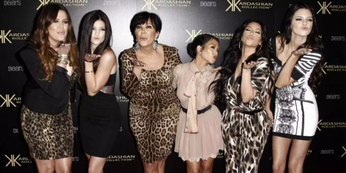 Khloe Kardashian (l-r), Kylie Jenner, Kris Jenner, Kourtney Kardashian, Kim Kardashian und Kendall Jenner sind bei «Keeping Up With The Kardashians» dabei. Kim Kardashian