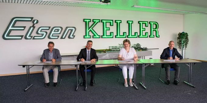 Keller Stahl AG und Thurplus unterzeichnen den Dachnutzungsvertrag für die Solaranlage mit Publikumsbeteiligung.