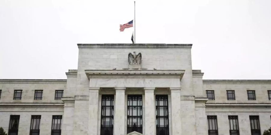 Die US-Notenbank Federal Reserve (Fed) belässt ihren Leitzins erwartungsgemäss unverändert bei nahe Null. Foto: Patrick Semansky/AP/dpa