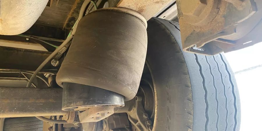 Sattelzug mit gravierenden Mängeln