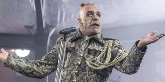 Till Lindemann, Frontsänger der deutschen Rockband Rammstein, in Aktion. till lindemann