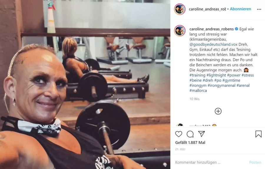 Caro Robens posiert im Fitnessstudio.