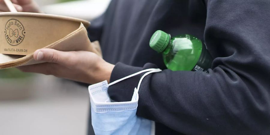 Dem BAG sind am Dienstag 286 Coronavirus-Ansteckungen innerhalb eines Tages gemeldet worden. (Symbolbild)