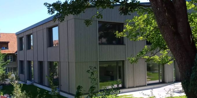 Der Ganztagesschule-Versuch im «Zündhölzli» im Dorfschulhaus Wabern wurde aus Spargründen vorläufig bis 2024 befristet. Nun ist der Druck weg. Zündhölzli Wabern