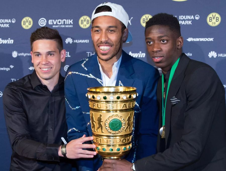 Pierre-Emerick Aubameyang (M.) und Ousmane Dembélé (r.) verliessen den BVB nach einem Trainingsstreik.