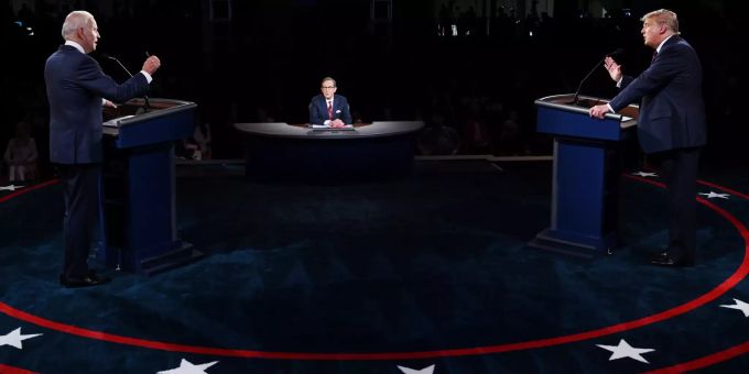 US-Präsident Donald Trump und Präsidentschaftskandidat Joe Biden gestikulieren während der ersten TV-Debatte am 29. September 2020. Donald Trump Joe Biden