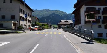 Verkehrsunfall zwischen Personenwagen und Fussgängerin