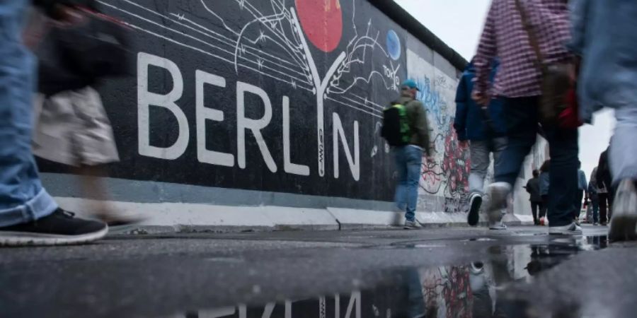 Stück der früheren Mauer in Berlin