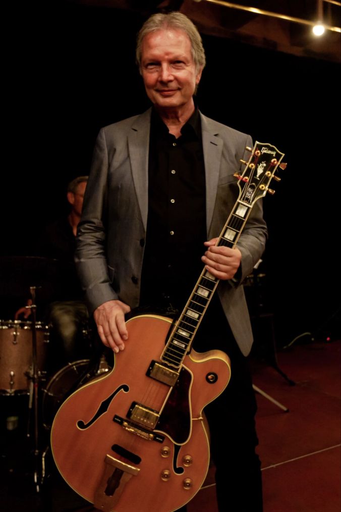 Beat Baumli an der Gitarre