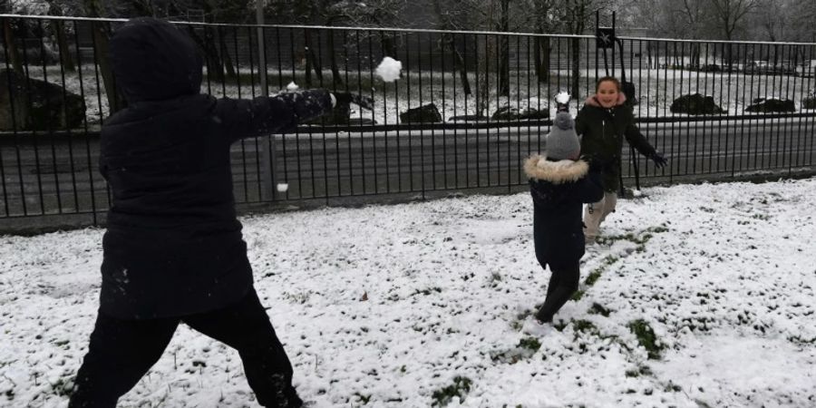 Spielende Kinder in Frankreich