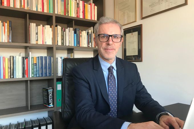 Sergio Rossi ist Professor für Makroökonomie und Geldpolitik an der Universität Freiburg. Sergio Rossi