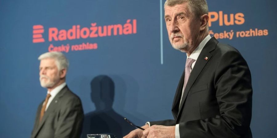 Pavel (l.) und Babis bei einer Debatte vor Wahlbeginn