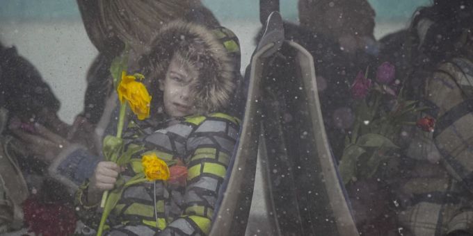 Ukrainische Kinder in einem Bus. (Symbolbild) ukraine-krieg verschleppung kinder
