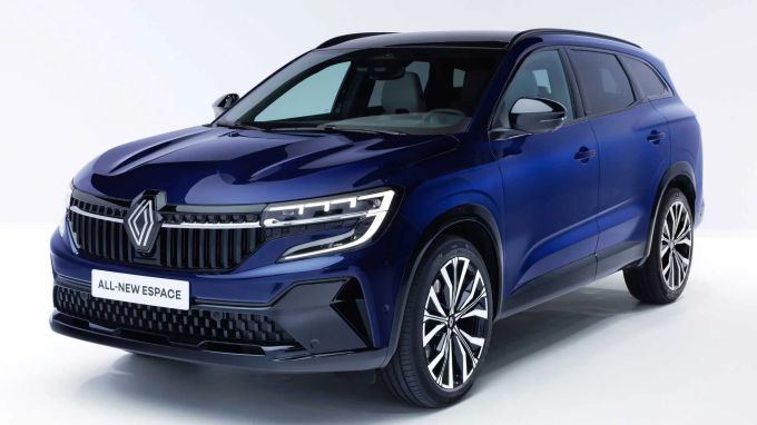 Unter der Haube des Renault Espace wartet die neueste Variante des steckerlosen E-Tech Hybrid-Antriebs 2023 Renault Espace E-Tech