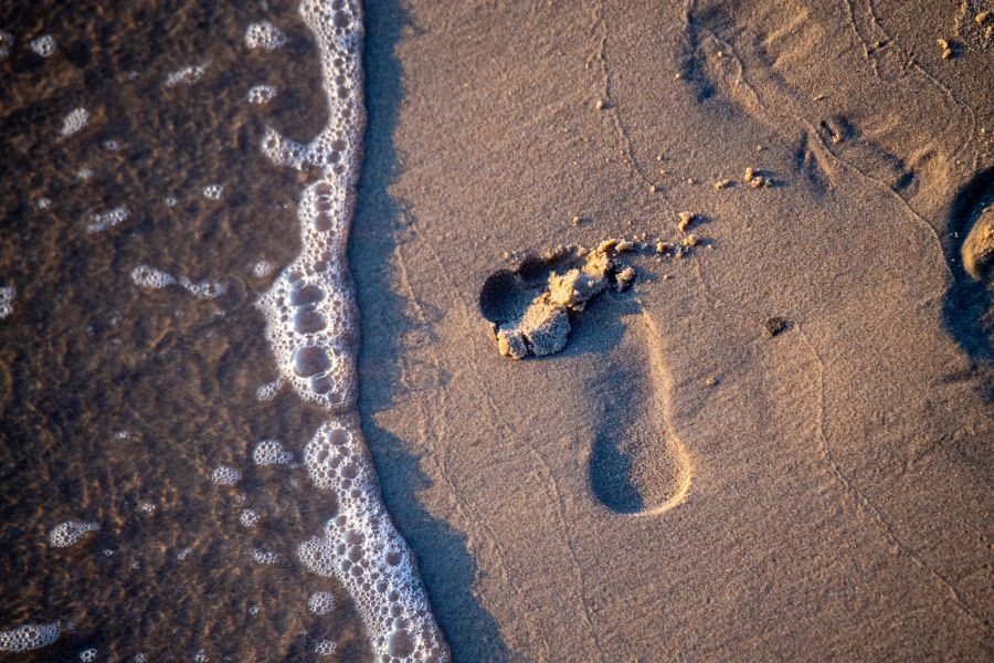 Buchungen Sommerreisen Strand barfuss