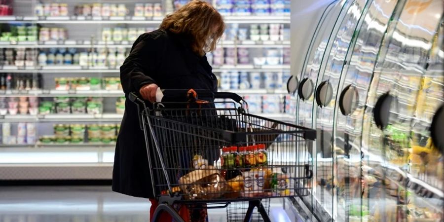 Kundin in einem Supermarkt