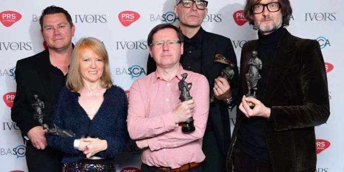 Nick Banks (l-r), Candida Doyle, Mark Webber, Steve Mackey und Jarvis Cocker von Pulp. Steve Mackey