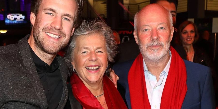 Luke Mockridge (li.) mit seiner Mutter und Vater Bill Mockridge.