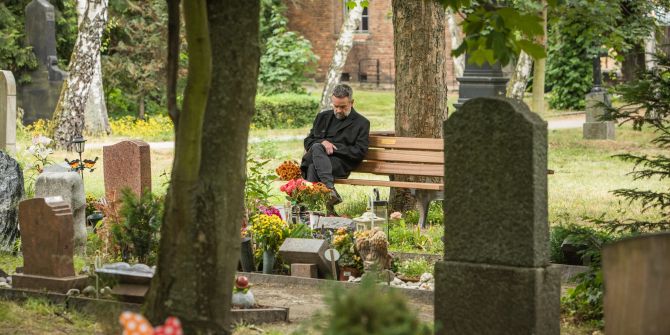 Friedhof Grab Trauerstörung