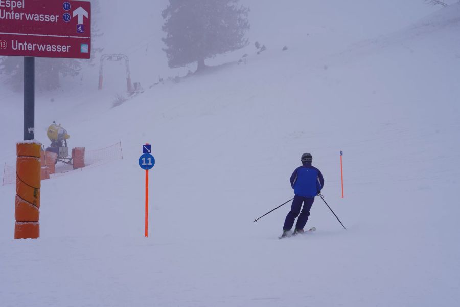 Skifahrende vor Ort berichten von guten Schneeverhältnissen und präparierten Pisten.