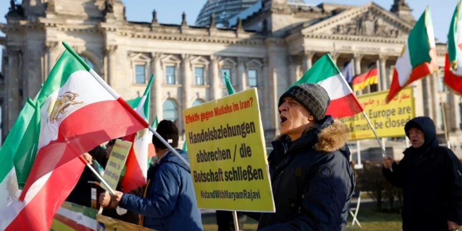 Protest gegen iranische Führung in Berlin