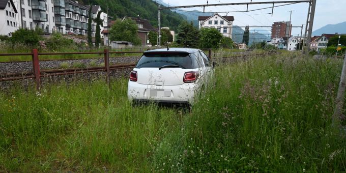 Murg: Fahrunfähige Autofahrerin verursacht Sachschaden Murg: Fahrunfähige Autofahrerin