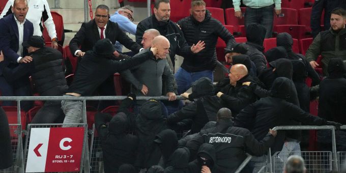 Nach dem Spiel zwischen West Ham United und AZ Alkmaar kam es zu Unruhen. Nach dem Spiel zwischen West Ham United und AZ Alkmaar kam es zu Unruhen.