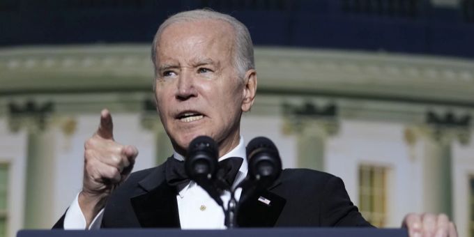 Joe Biden beim Galadinner. usa zahlungsunfähigkeit