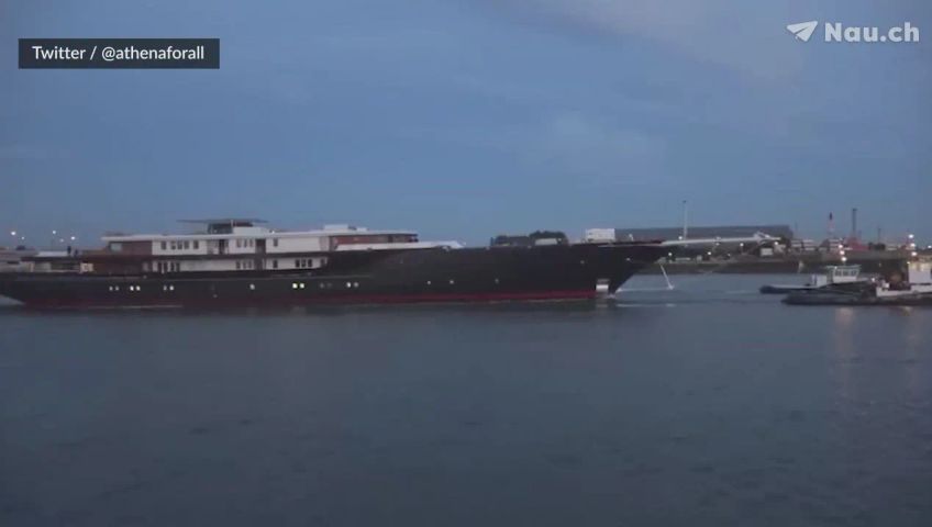 jeff-bezos-500-millionen-dollar-yacht-auf-dem-wasser-der-schande