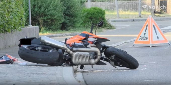 In Uster ZH - Motorradfahrer bei Kollision mit Auto schwer verletzt