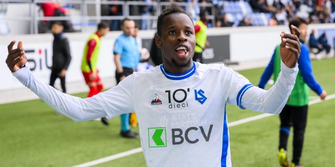 Aliou Baldé (FC Lausanne-Sport) feiert sein Tor zum 2:1 gegen Stade Lausanny-Ouchy in der Challenge League. Challenge League Lausanne Derby