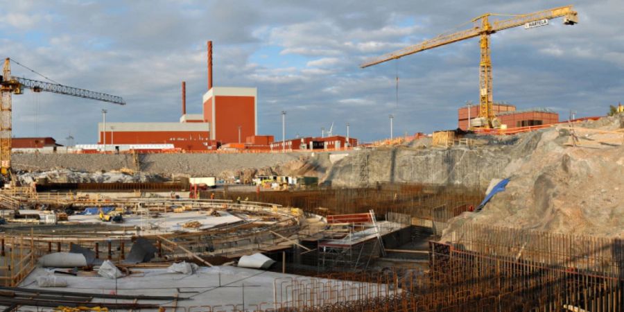 In Finnland ist am Sonntag mit mehr als zwölf Jahren Verspätung ein neuer
Atomreaktor ans Netz gegangen. «Alle Tests sind abgeschlossen und die reguläre Stromproduktion hat heute begonnen», teilte der Betreiber TVO am Sonntag mit. (Archivbild)