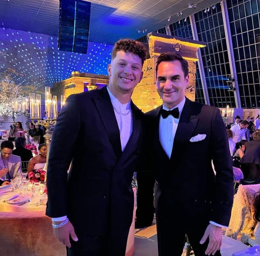 Zwei Legenden des Sports: Patrick Mahomes und Roger Federer.