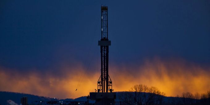 Diese Ölförderplattform im us-amerikanischen Tunkhannock arbeitet nach dem Prinzip des Fracking. Diese Ölförderplattform im us-amerikanischen Tunkhannock arbeitet nach dem Prinzip des Fracking.