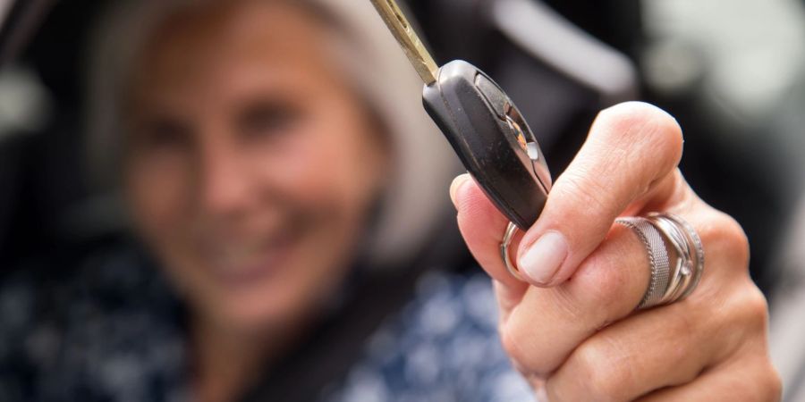 Sicherer zum Gebrauchtwagenglück: Für den Kauf raten Experten zu einem Vertrag.