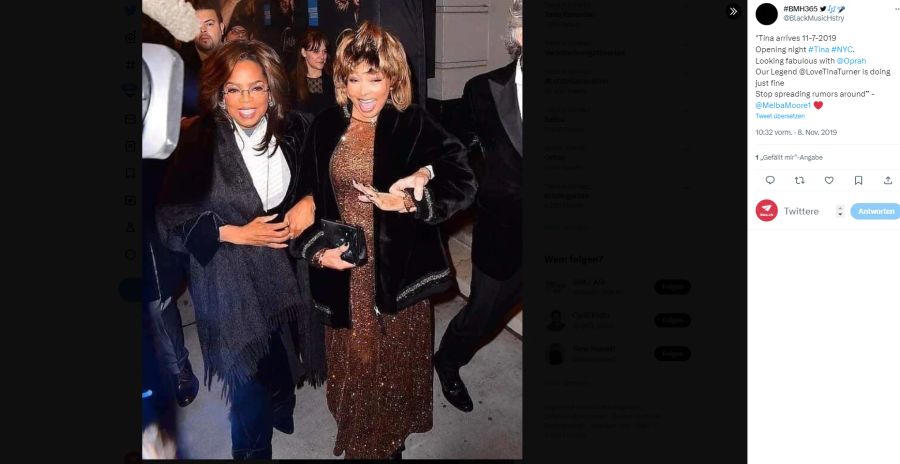 Oprah Winfrey hilft ihrer Freundin Tina Turner beim Gehen.