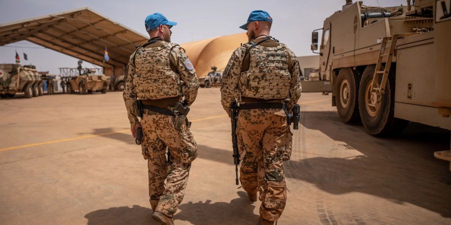 Soldaten der Bundeswehr am 13.04.2023 im Feldlager Camp Castor in Mali.