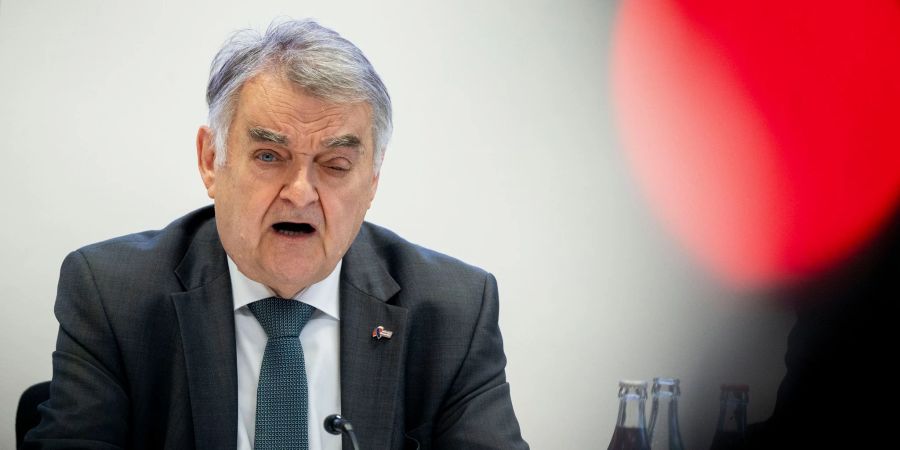 NRW-Innenminister Herbert Reul hatte die Polizei um eine «wohlwollende Prüfung» der Vorverlegung gebeten.