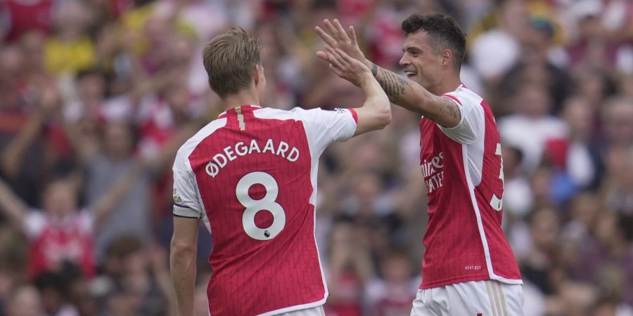 Der Nati-Captain (r.) trifft in seinem womöglich letzten Spiel für Arsenal doppelt.