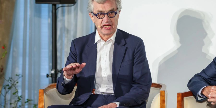 Wim Wenders will Schülern den Umgang mit der modernen Bilderflut näher bringen.