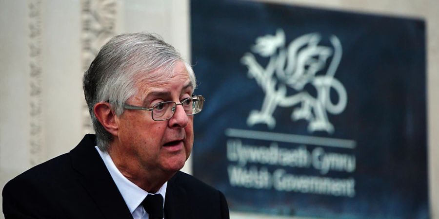 Mark Drakeford, Minister von Wales, gibt eine Erklärung vor dem Senedd in Cardiff Bay ab, nachdem der Tod von Königin Elizabeth II. bekannt gegeben wurde. Foto: Ben Birchall/PA Wire/dpa
