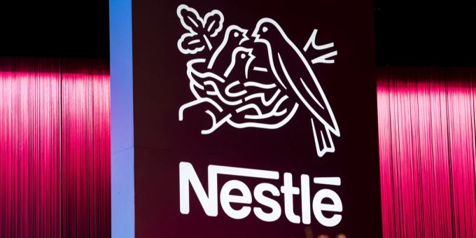 Das Nestlé Logo. Nestlé
