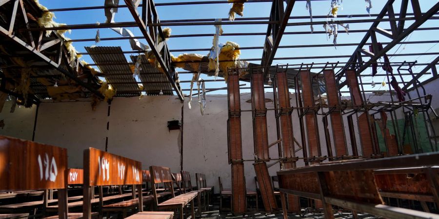Bei einem Bombenanschlag auf eine Privatschule in der afghanischen Hauptstadt Kabul waren nach Angaben der Vereinten Nationen 43 Schülerinnen und Schüler ums Leben gekommen.
