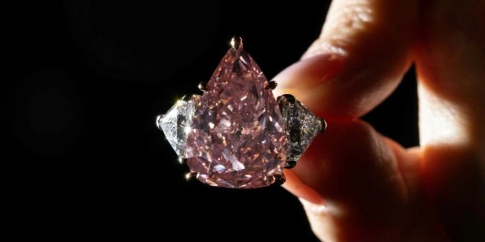 Der «Fortune Pink» - ein rarer rosa Diamant. diamant