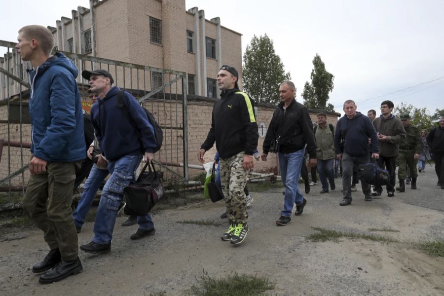 Die Mobilisierten müssen nach den Häftlingen an die Front. Ziehen sie sich zurück, werden sie von den eigenen Kameraden erschossen. (Archiv)