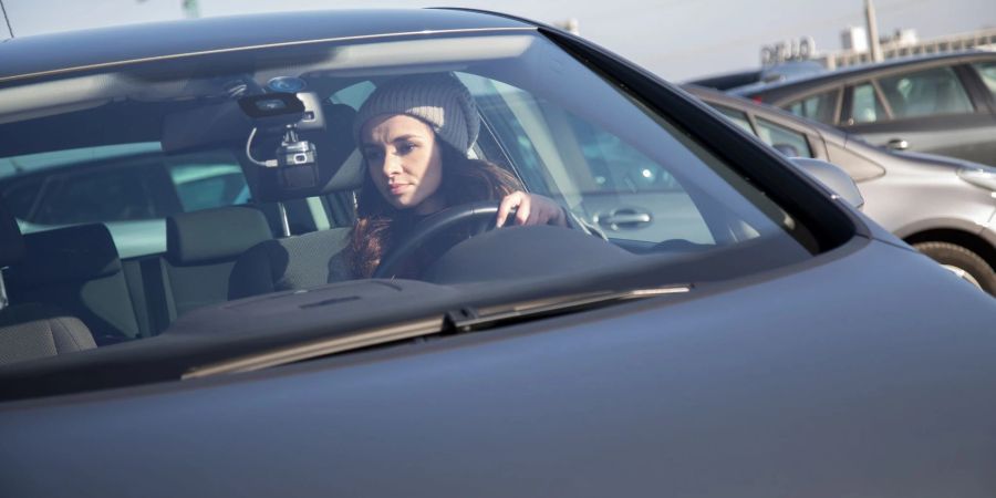 Stressabbau vor der Heimfahrt: Bevor man nach Arbeitsende ins Auto steigt, kann es helfen, sich noch ein wenig die Beine zu vertreten.
